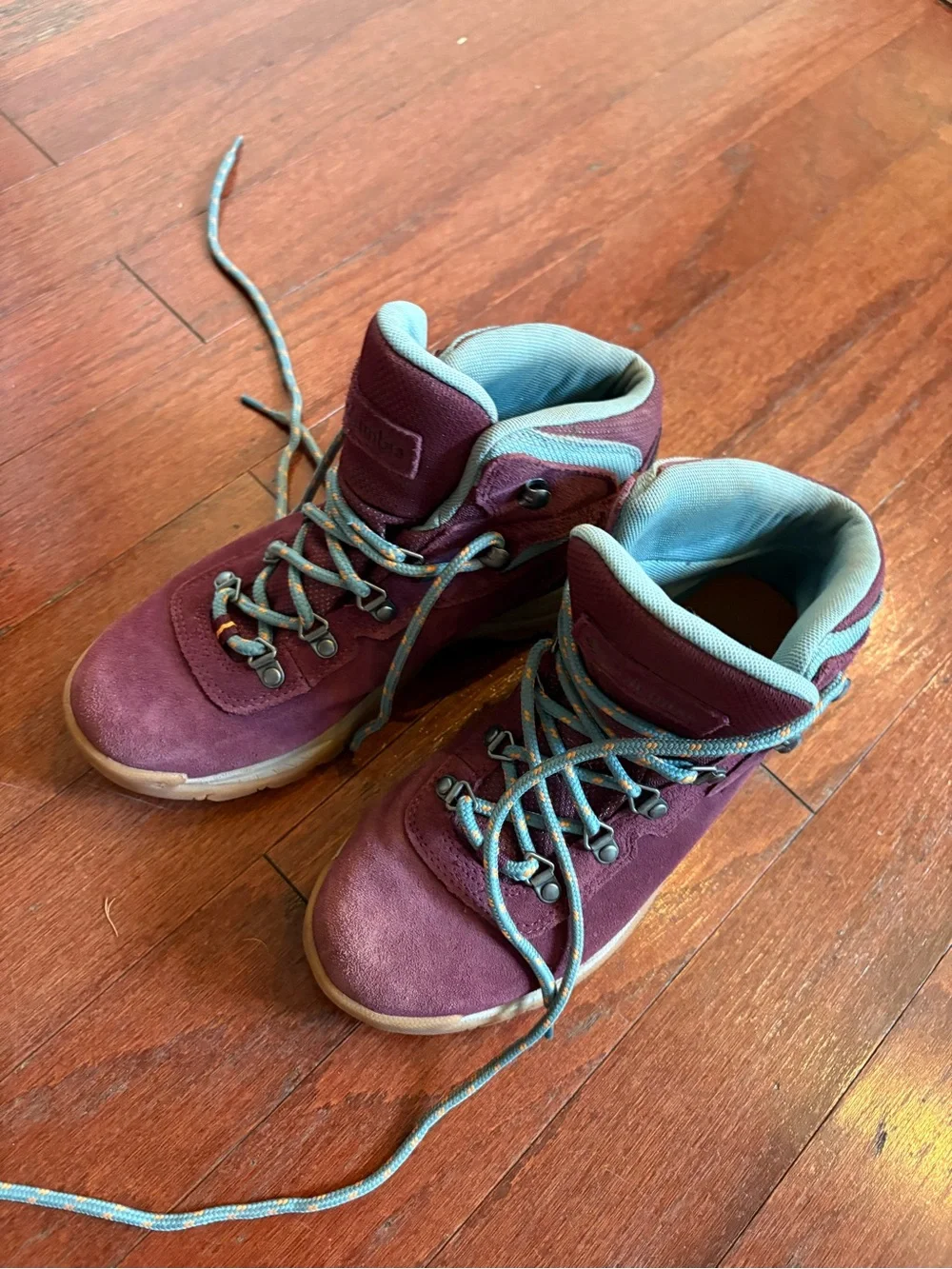 Columbia Burgundy Suede Girls Winter Boots with Light Blue Trim